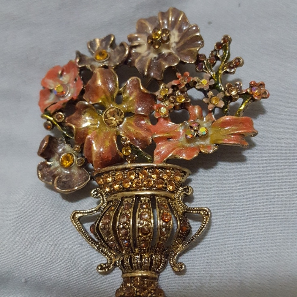 Stunning brooch